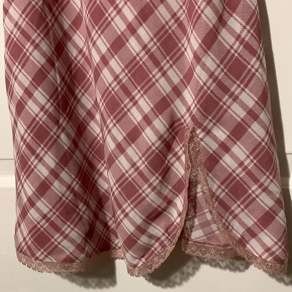Rose and white plaid slip with lace trim - Picture 6 of 9